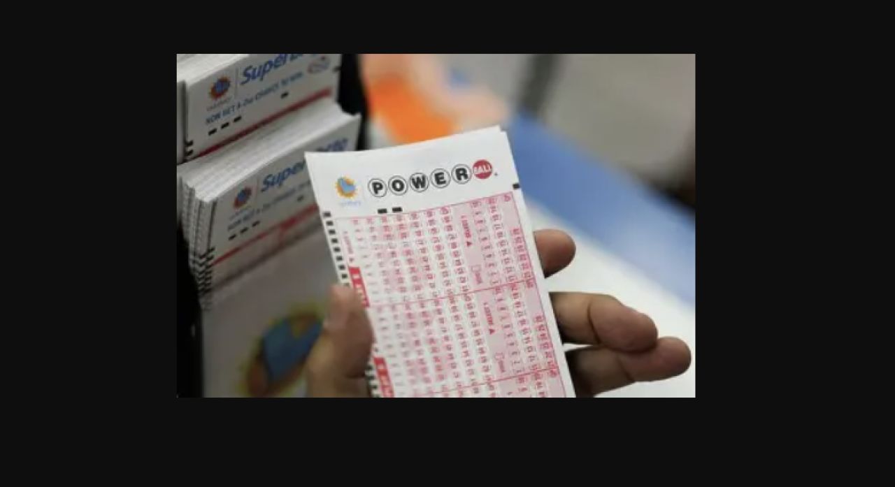 Powerball Jackpot Soars to $490 Million &mdash; Here&rsquo;s How to Play and Win Big