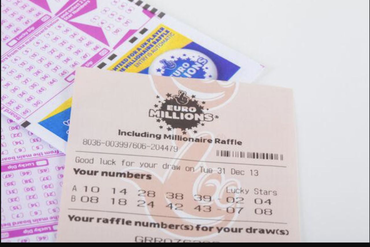 EuroMillions &pound;122M Jackpot Rolls Over After No Winner